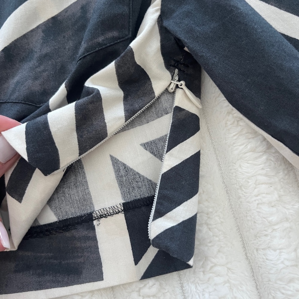 Zara Women’s Black and White Geometric Print Short Sleeve Crop Top Blouse Size S - Picture 8 of 10